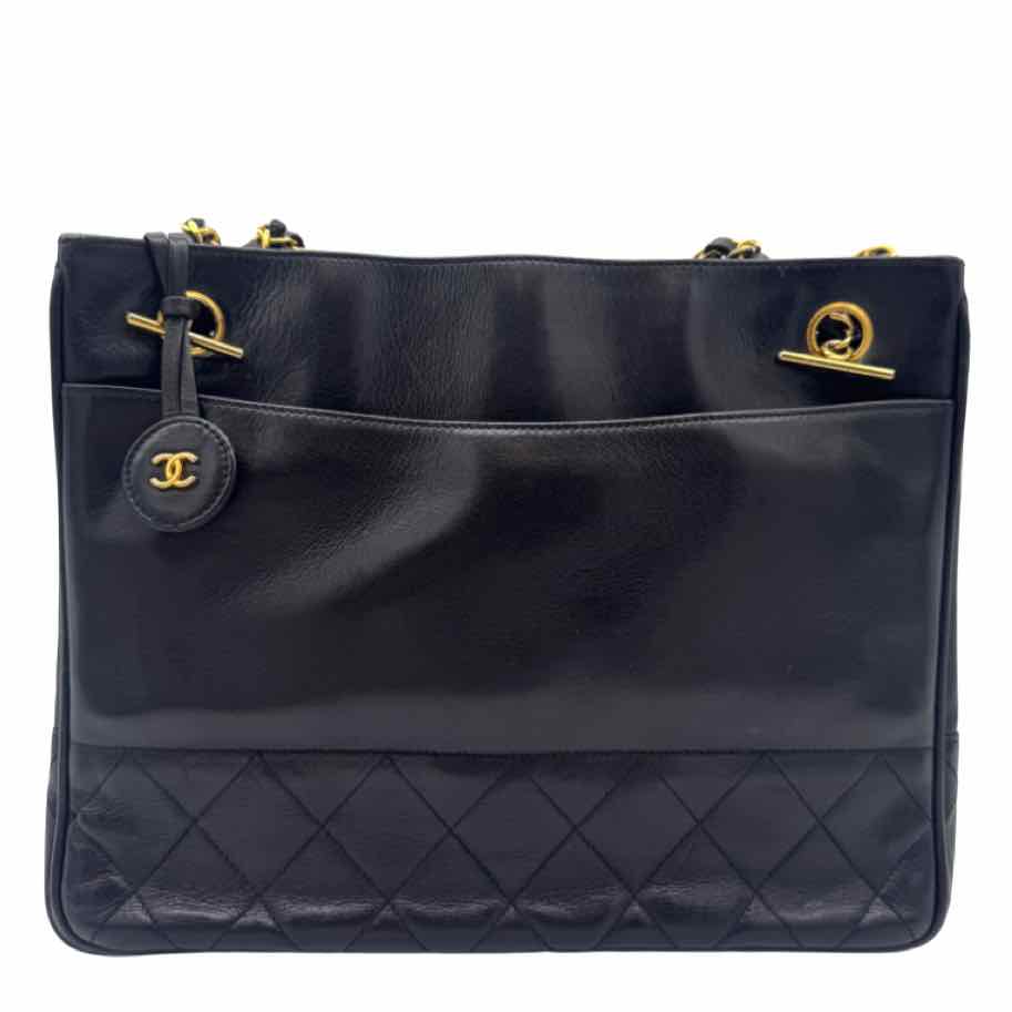 CHANEL Lambskin Matelasse Shoulder Bag Black