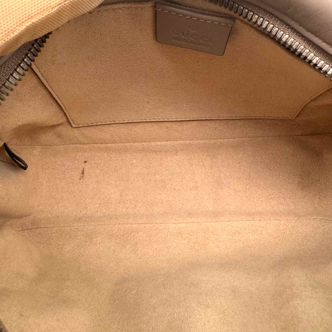 GUCCI GG Matelasse Chevron Leather Small Marmont Camera Bag Beige (Pre-Owned)