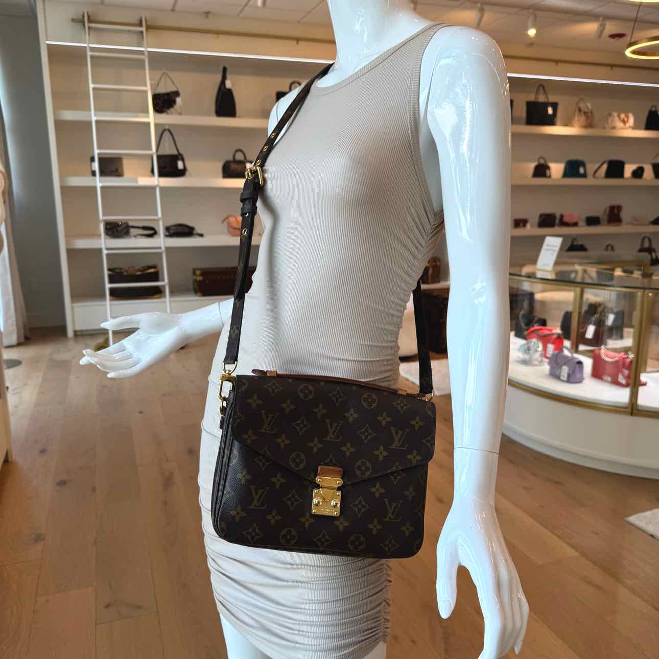 LOUIS VUITTON Monogram Canvas Pochette Metis Brown Crossbody
