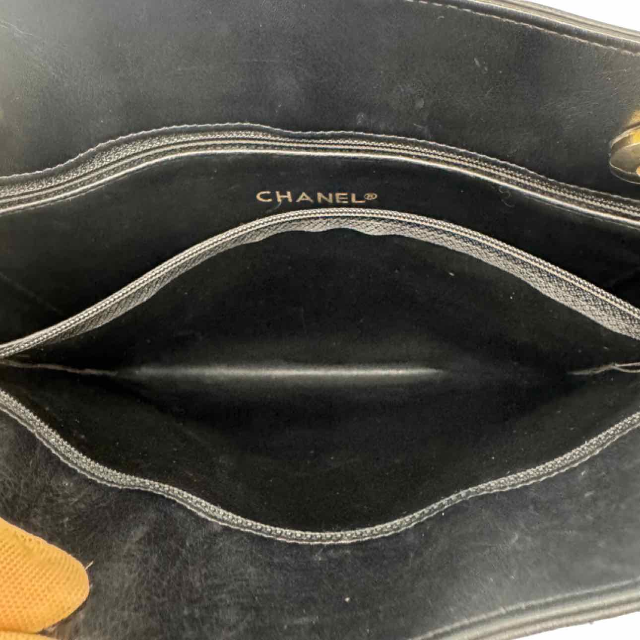 CHANEL Lambskin Matelasse Shoulder Bag Black