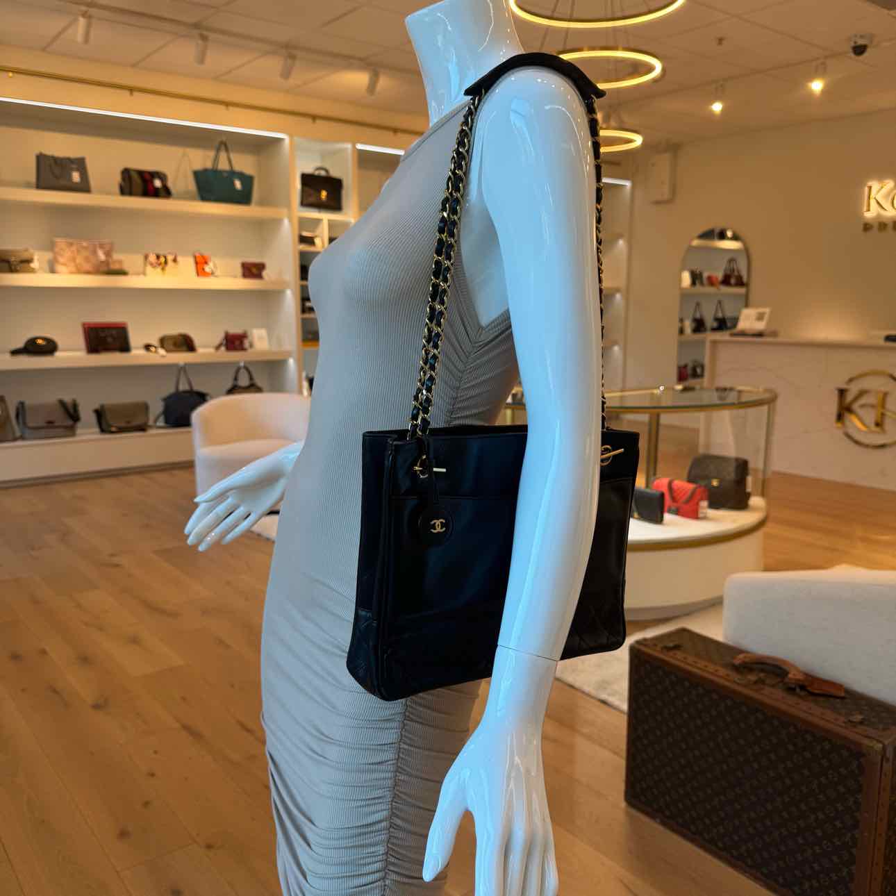 CHANEL Lambskin Matelasse Shoulder Bag Black