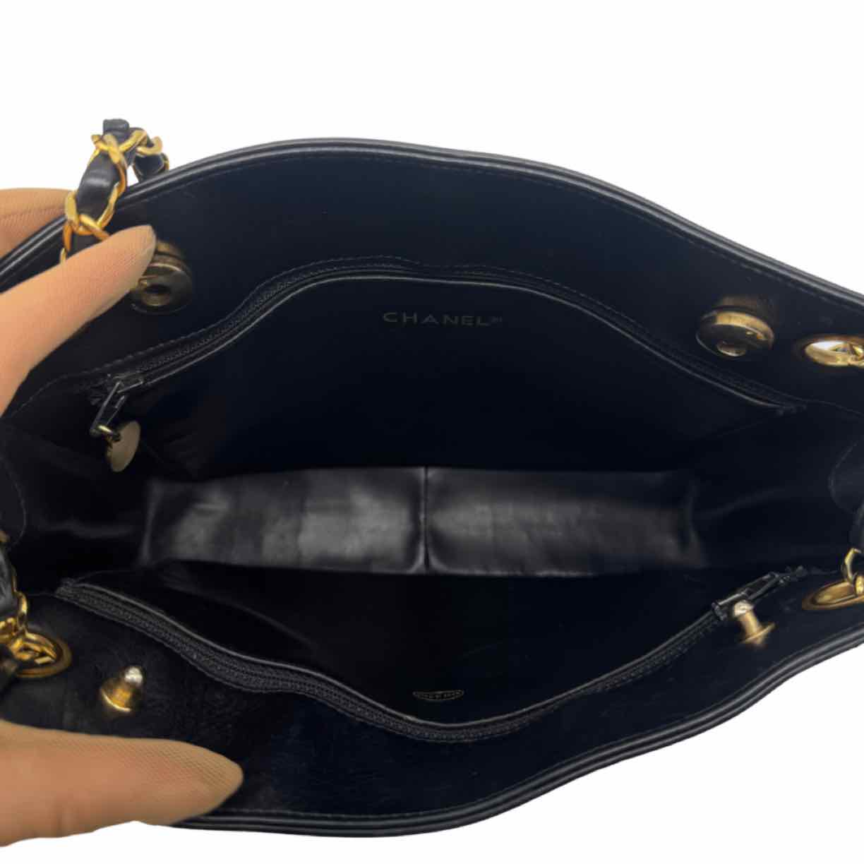 CHANEL Lambskin Matelasse Shoulder Bag Black