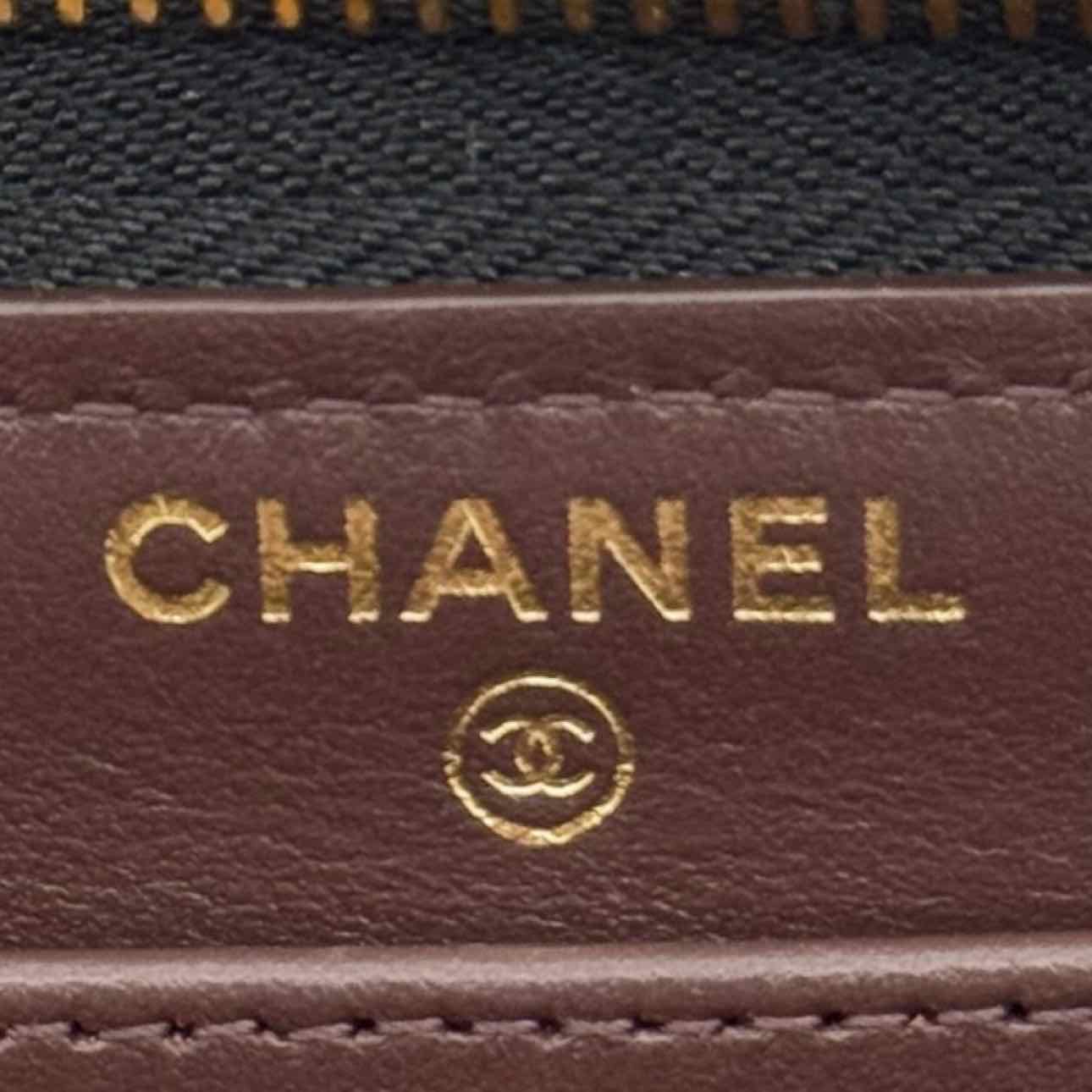 CHANEL Quilted Caviar L-Gusset Zip Wallet Black