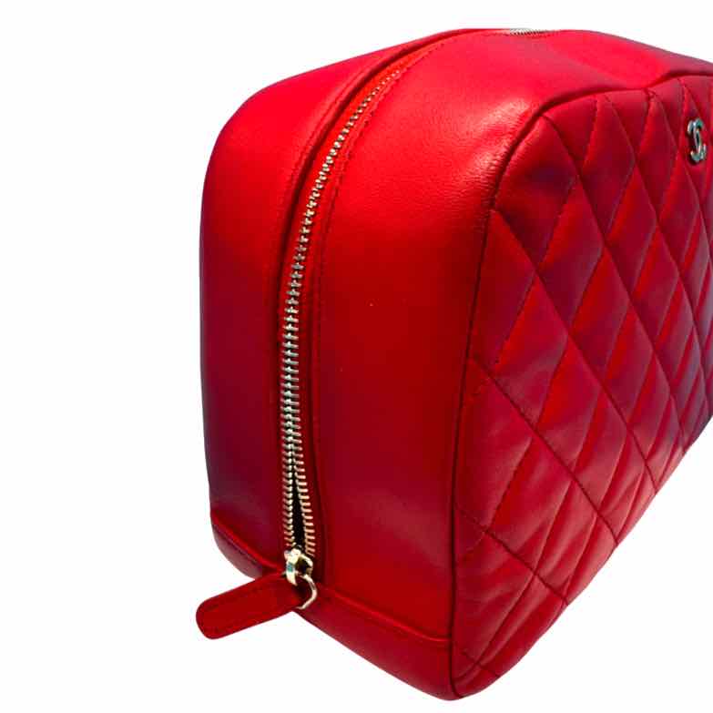 CHANEL Quilted Large Pouch Cosmetic Case Coral (Pre-Owned)