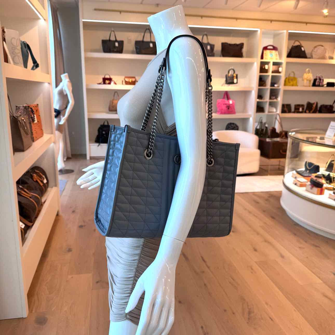 GUCCI Calfskin Matelasse Aria Medium Tote Grey (Pre-Owned)