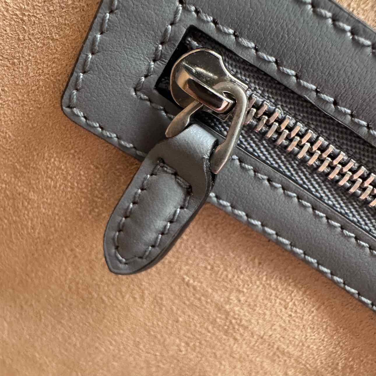 GUCCI Calfskin Matelasse Aria Medium Tote Grey (Pre-Owned)