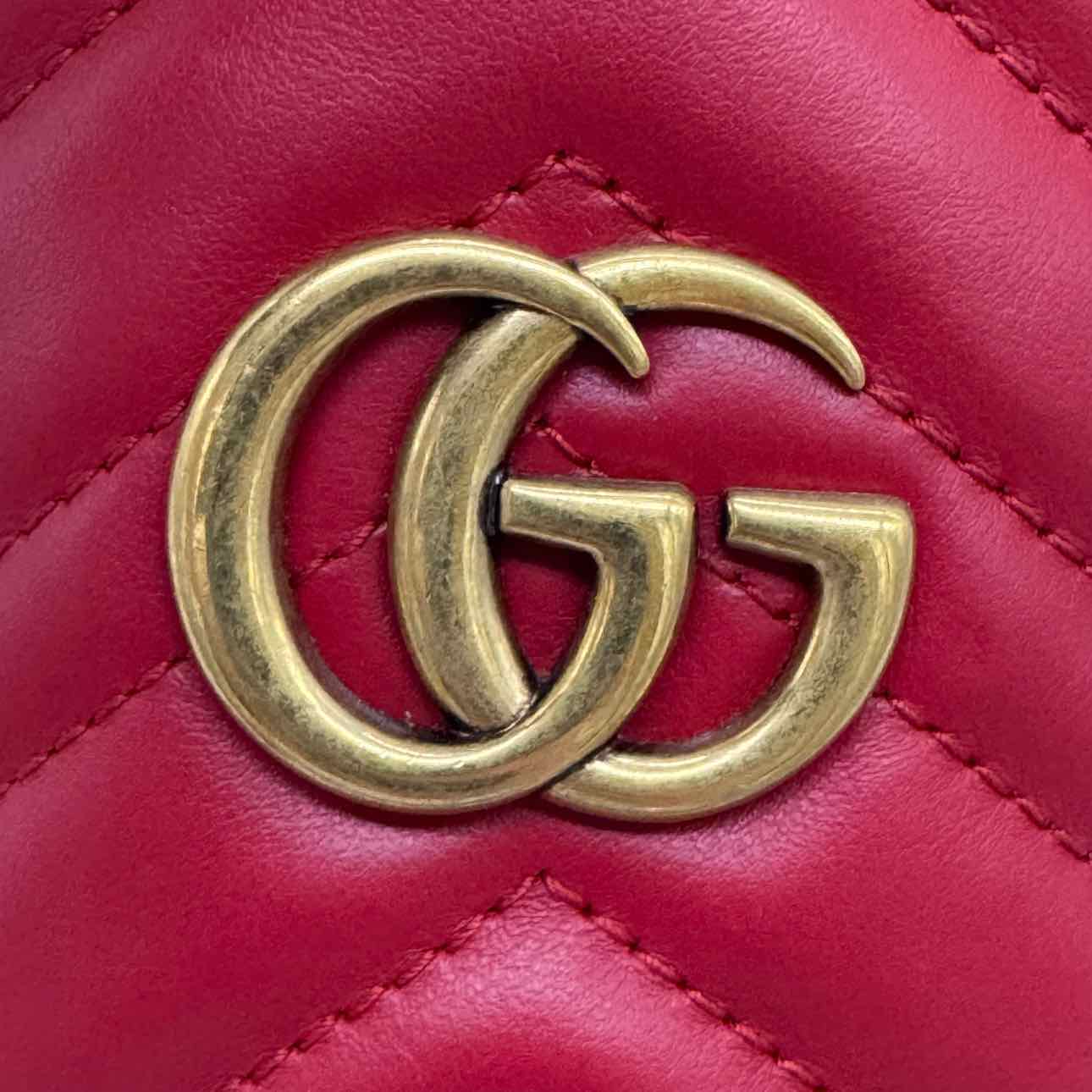 GUCCI Calfskin Matelasse Mini GG Marmont Bucketbag Red