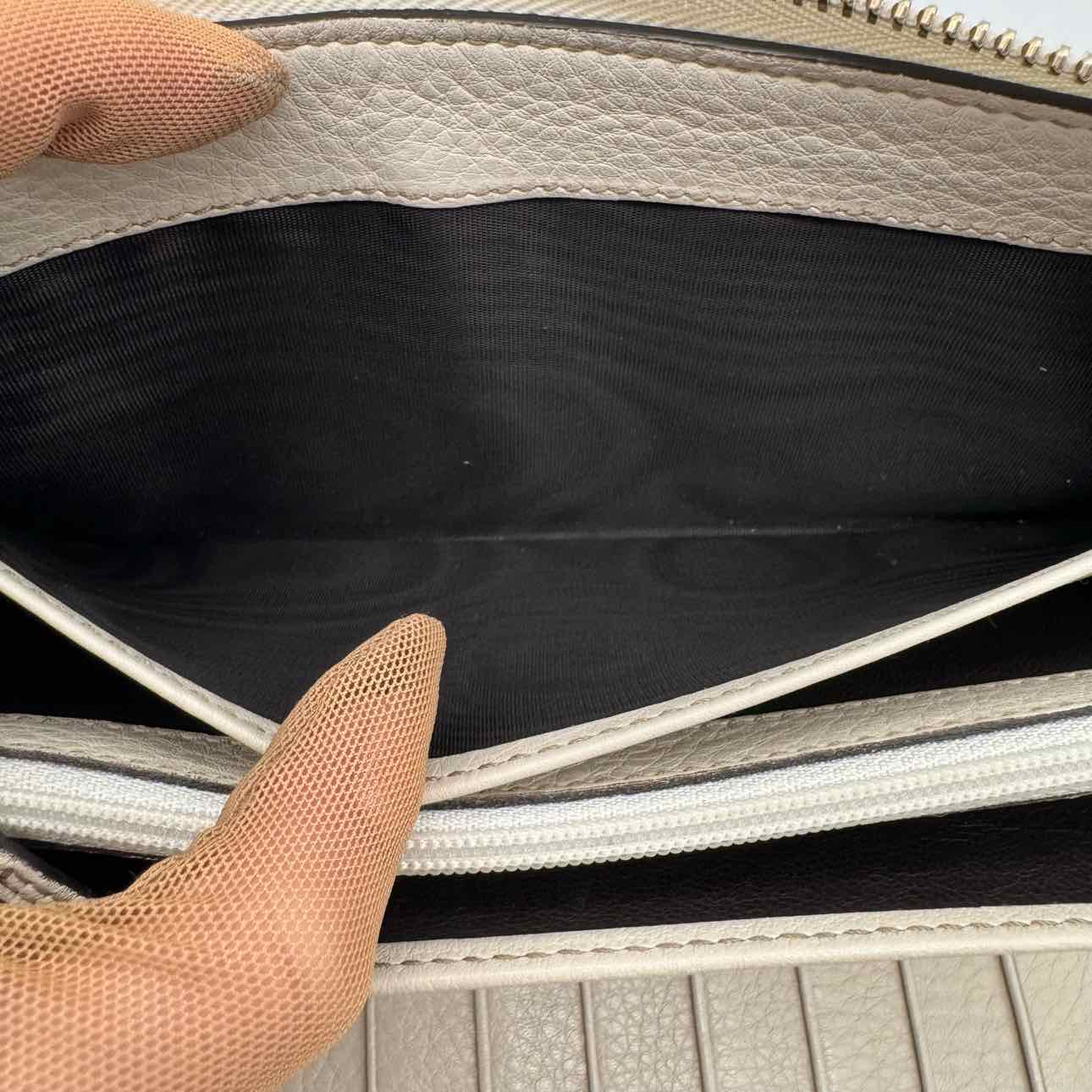 GUCCI Pebbled Calfskin Medium Soho Zip Around Wallet White