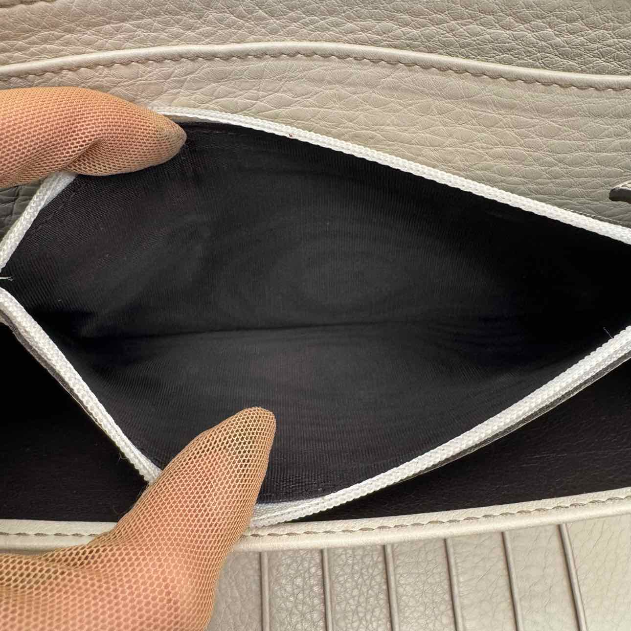 GUCCI Pebbled Calfskin Medium Soho Zip Around Wallet White