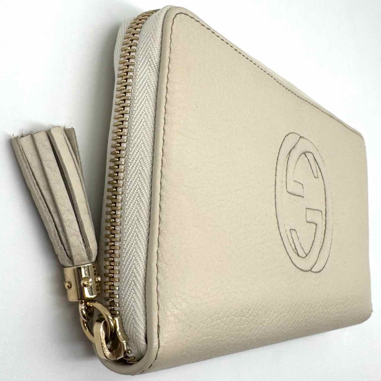 GUCCI Pebbled Calfskin Medium Soho Zip Around Wallet White