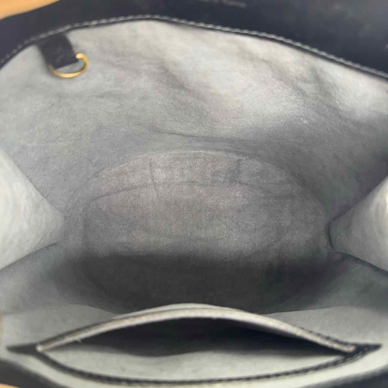 LOUIS VUITTON Black Epi Leather Cluny Castillan Black Shoulder Bag (Pre-Owned)