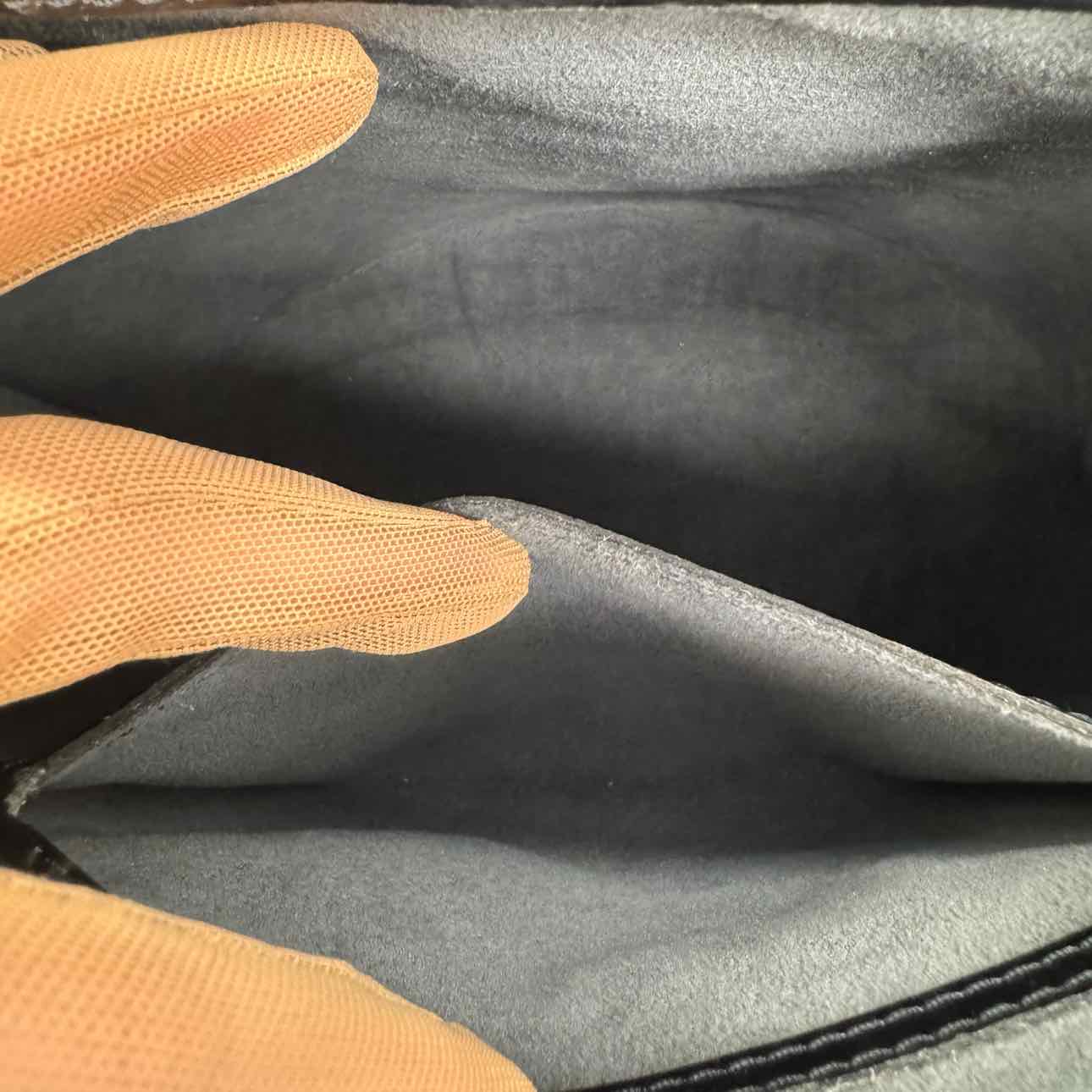 LOUIS VUITTON Black Epi Leather Cluny Castillan Black Shoulder Bag (Pre-Owned)