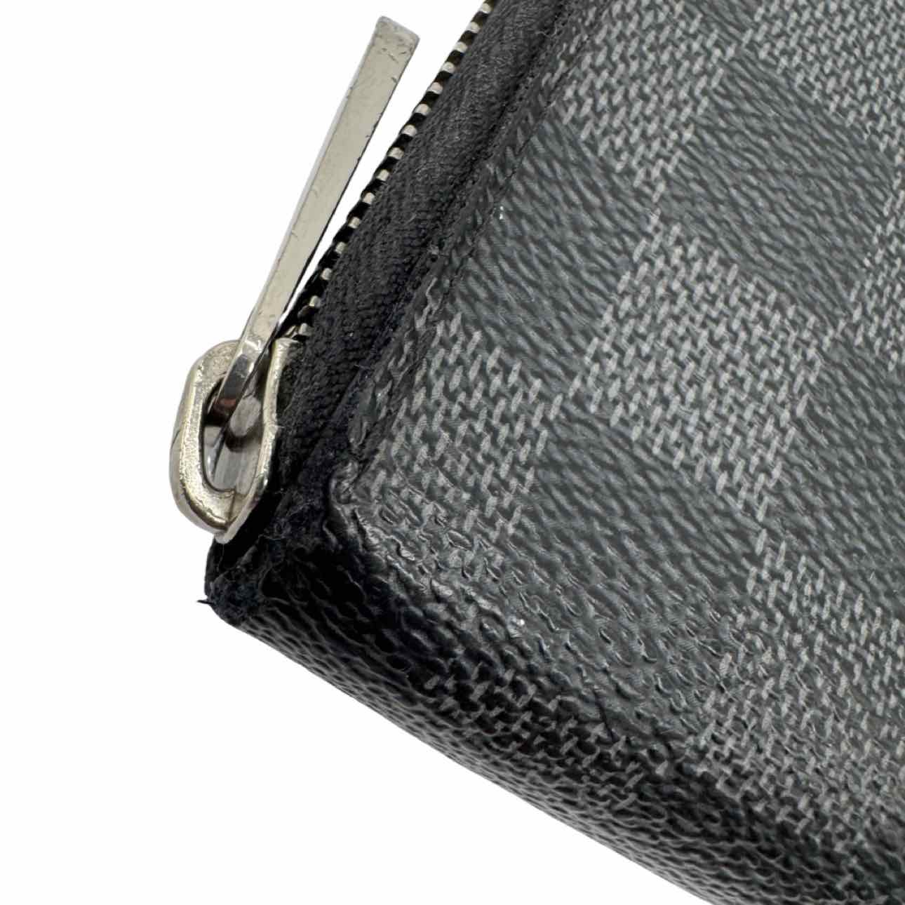LOUIS VUITTON Damier Graphite Zippy Wallet Organizer