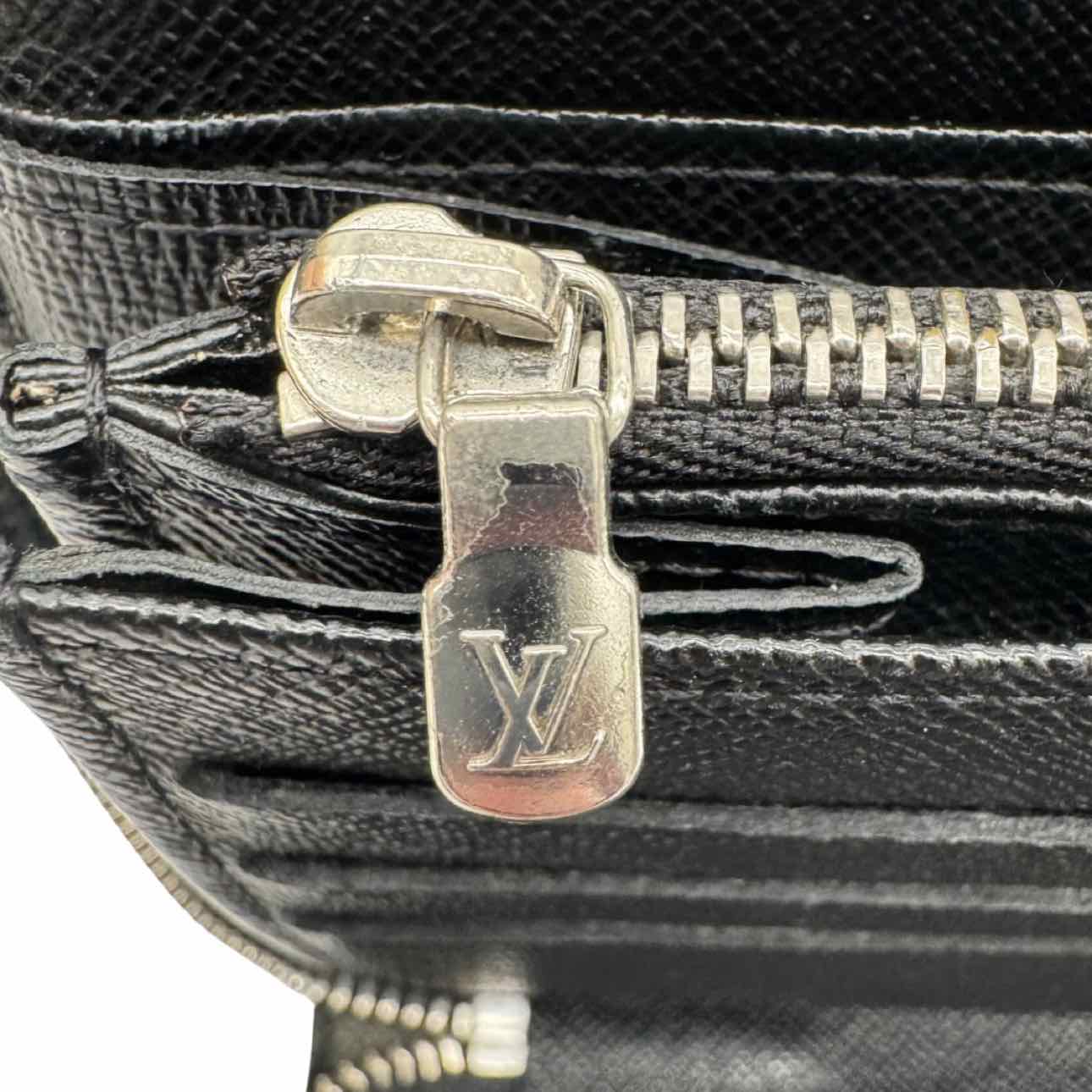 LOUIS VUITTON Damier Graphite Zippy Wallet Organizer