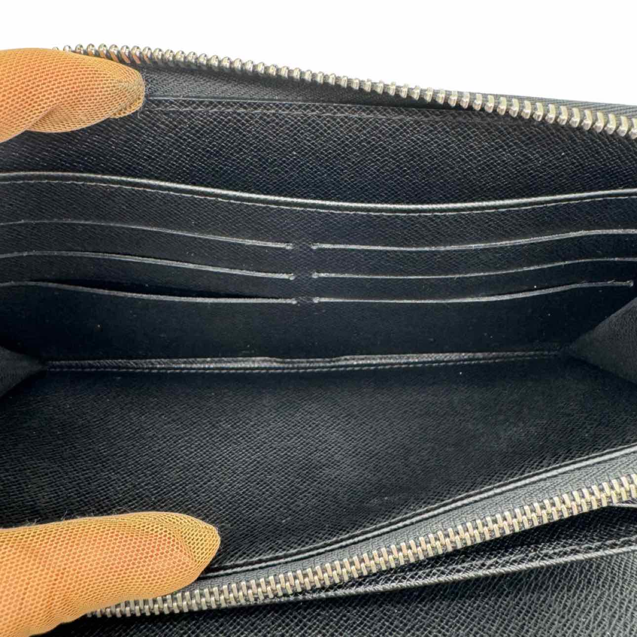 LOUIS VUITTON Epi Leather Zippy Organizer Black