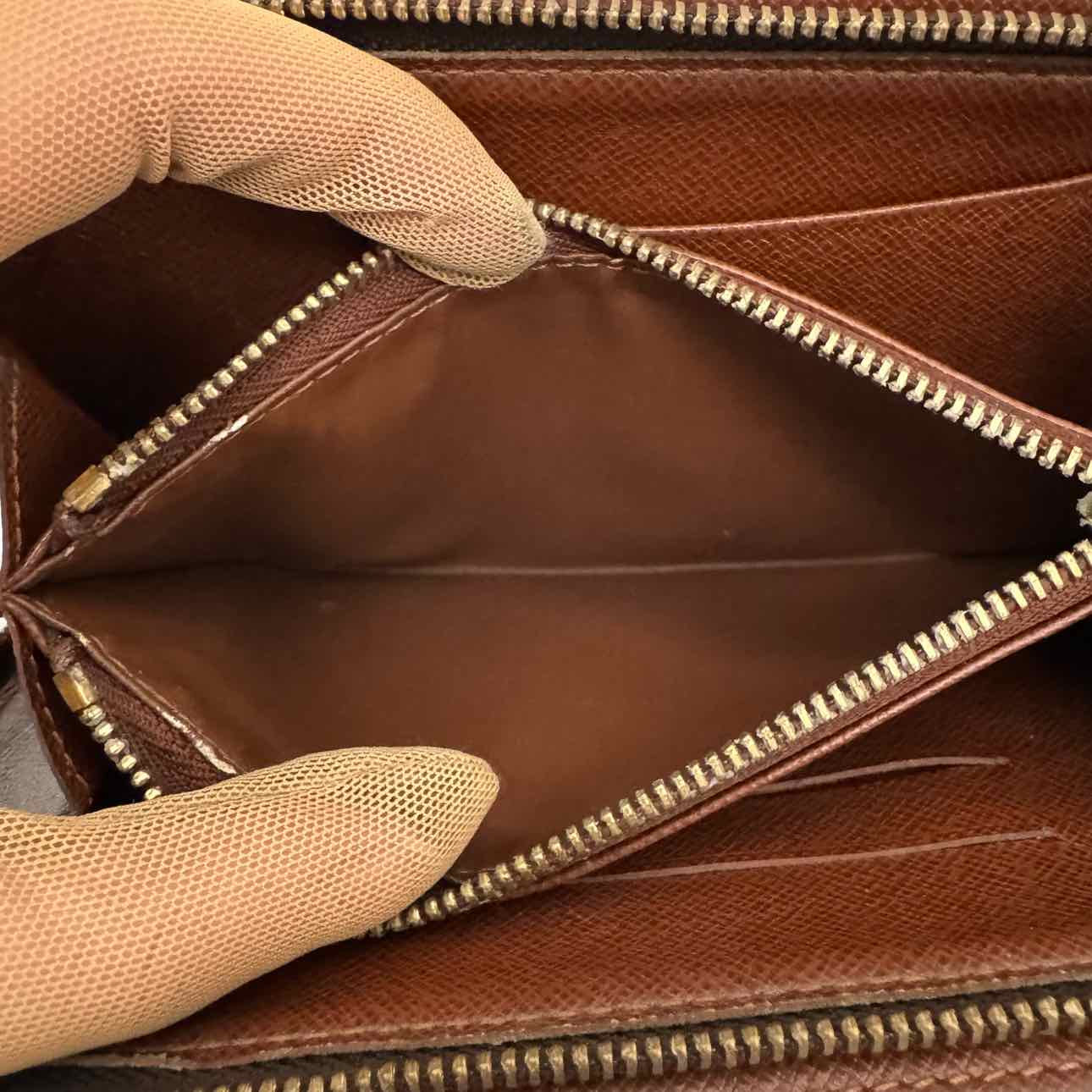 LOUIS VUITTON Monogram Canvas Porte Monnaie Zippy Wallet