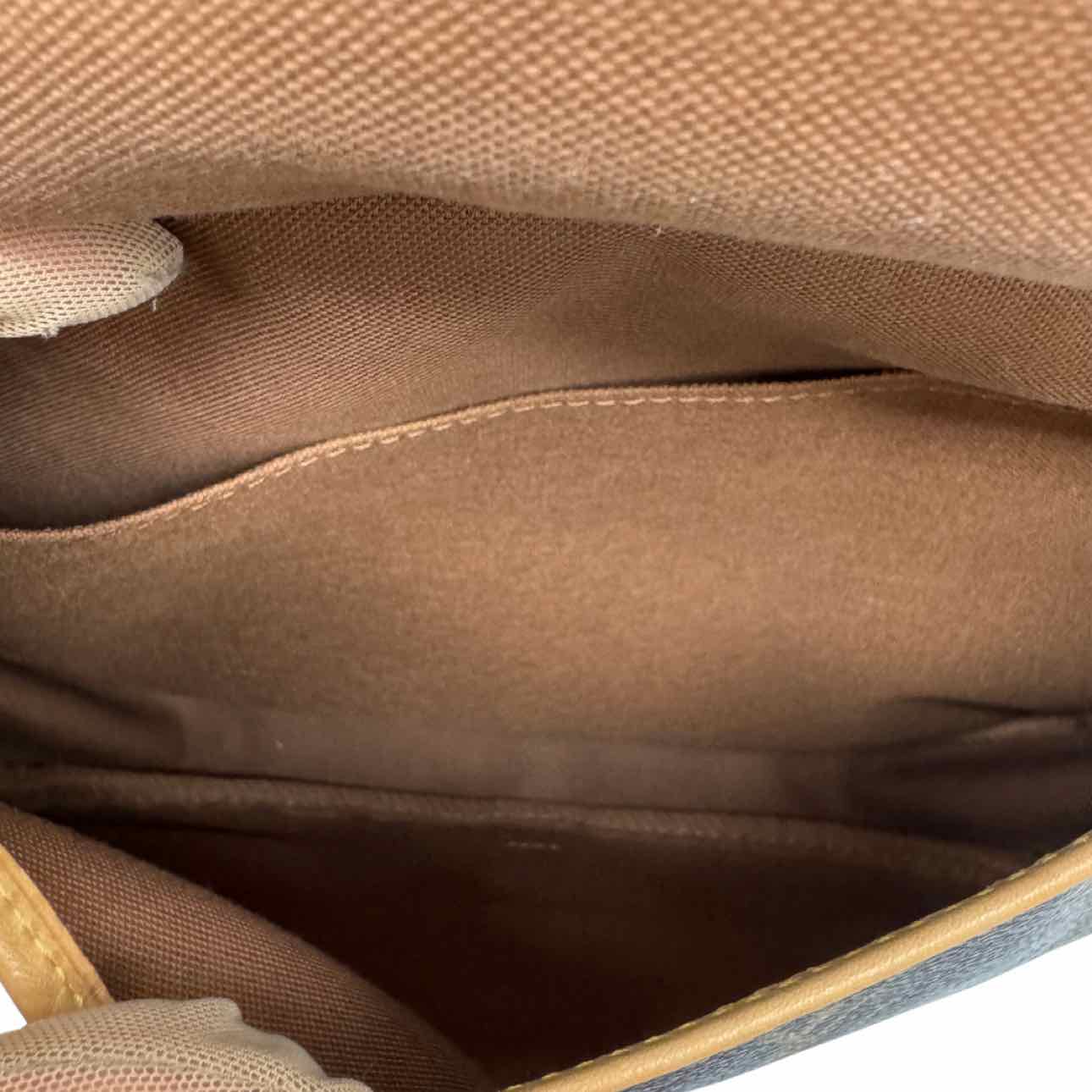 LOUIS VUITTON Monogram Canvas Saumur 30 Brown Messenger Bag