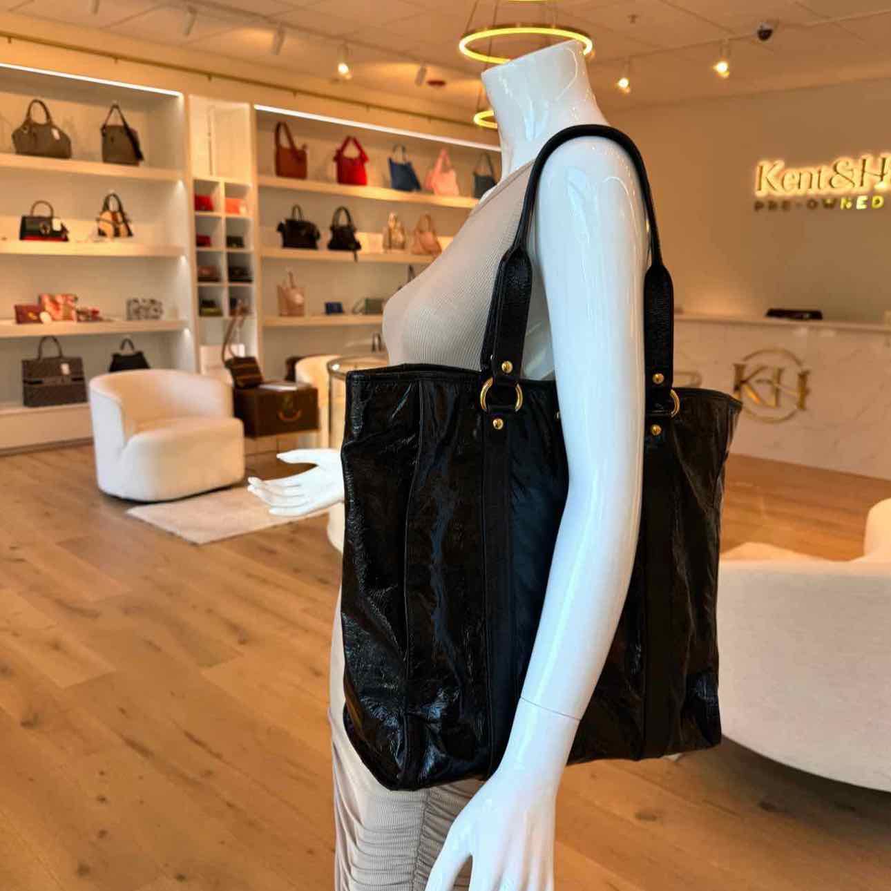 MIU MIU Patent Leather Tote Black (Pre-Owned)