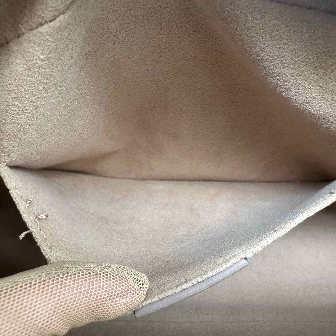 GUCCI GG Matelasse Chevron Leather Small Marmont Camera Bag Beige (Pre-Owned)
