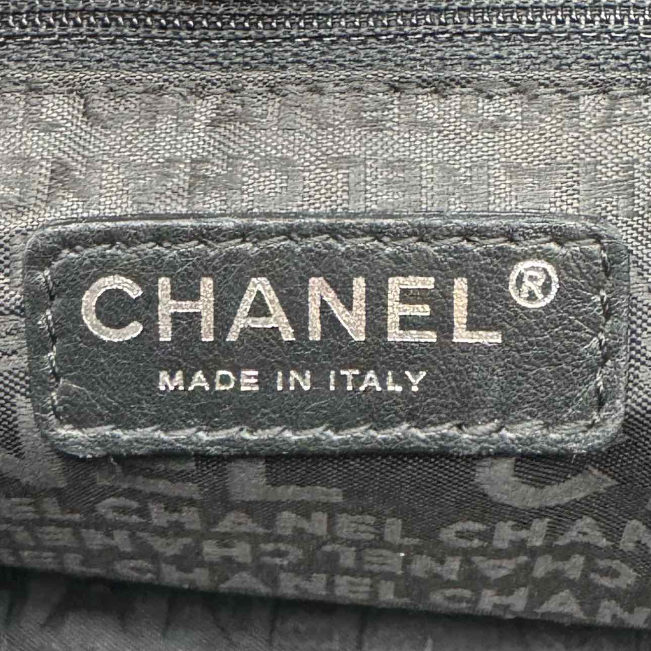 CHANEL Patent Leather Diamond Shine 2.55 Reissue Shopping Tote Black