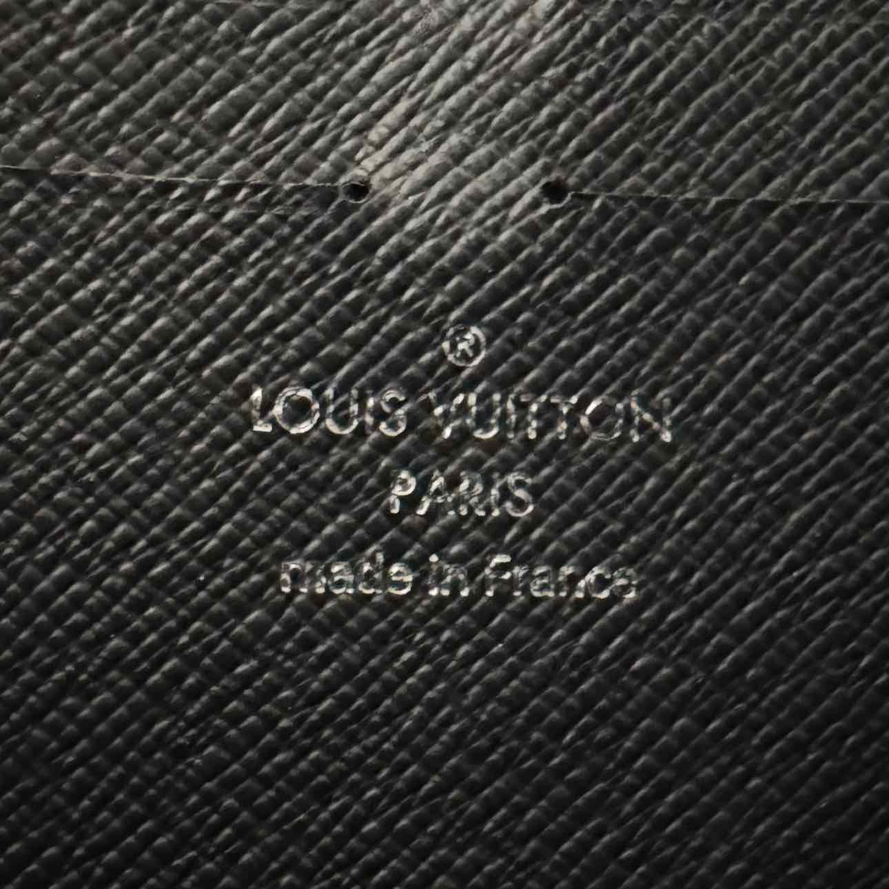 LOUIS VUITTON Damier Graphite Pochette Voyage MM