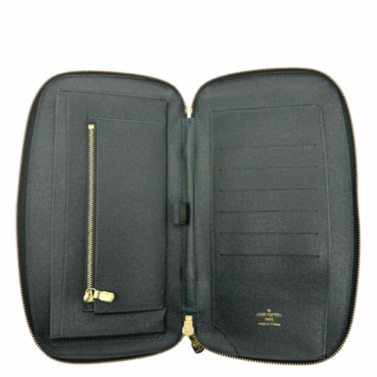 LOUIS VUITTON Taiga Atholl Organizer Epicea