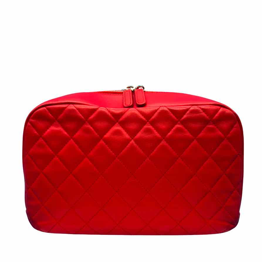 CHANEL Quilted Large Pouch Cosmetic Case Coral (Pre-Owned)