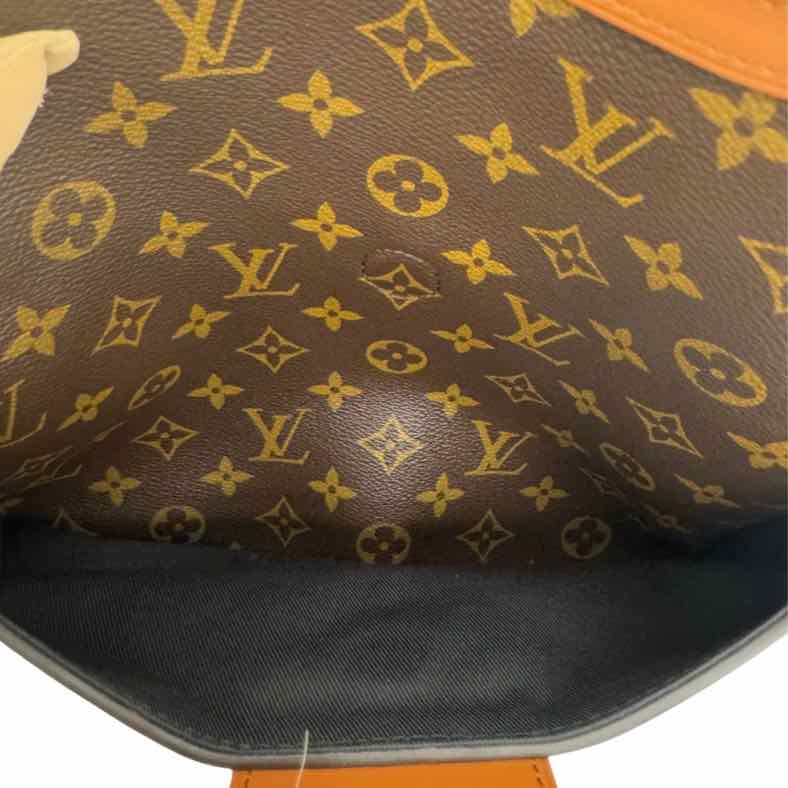 LOUIS VUITTON Monogram Reverse Canvas Dauphine MM Hobo Bag (Pre-Owned)