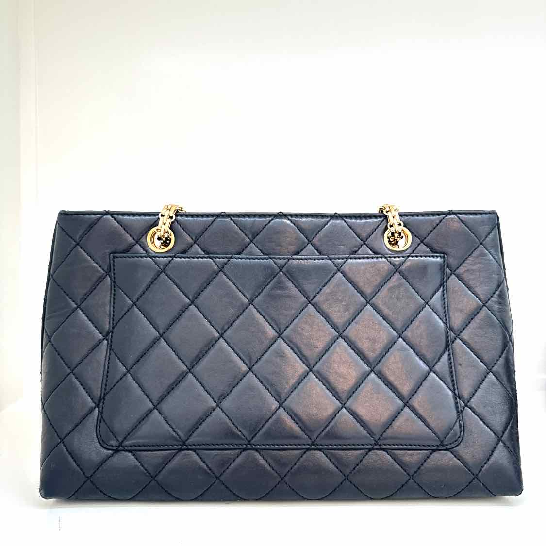 CHANEL Quilted Matelasse Chain Shoulder Bag (Pre-Owned)