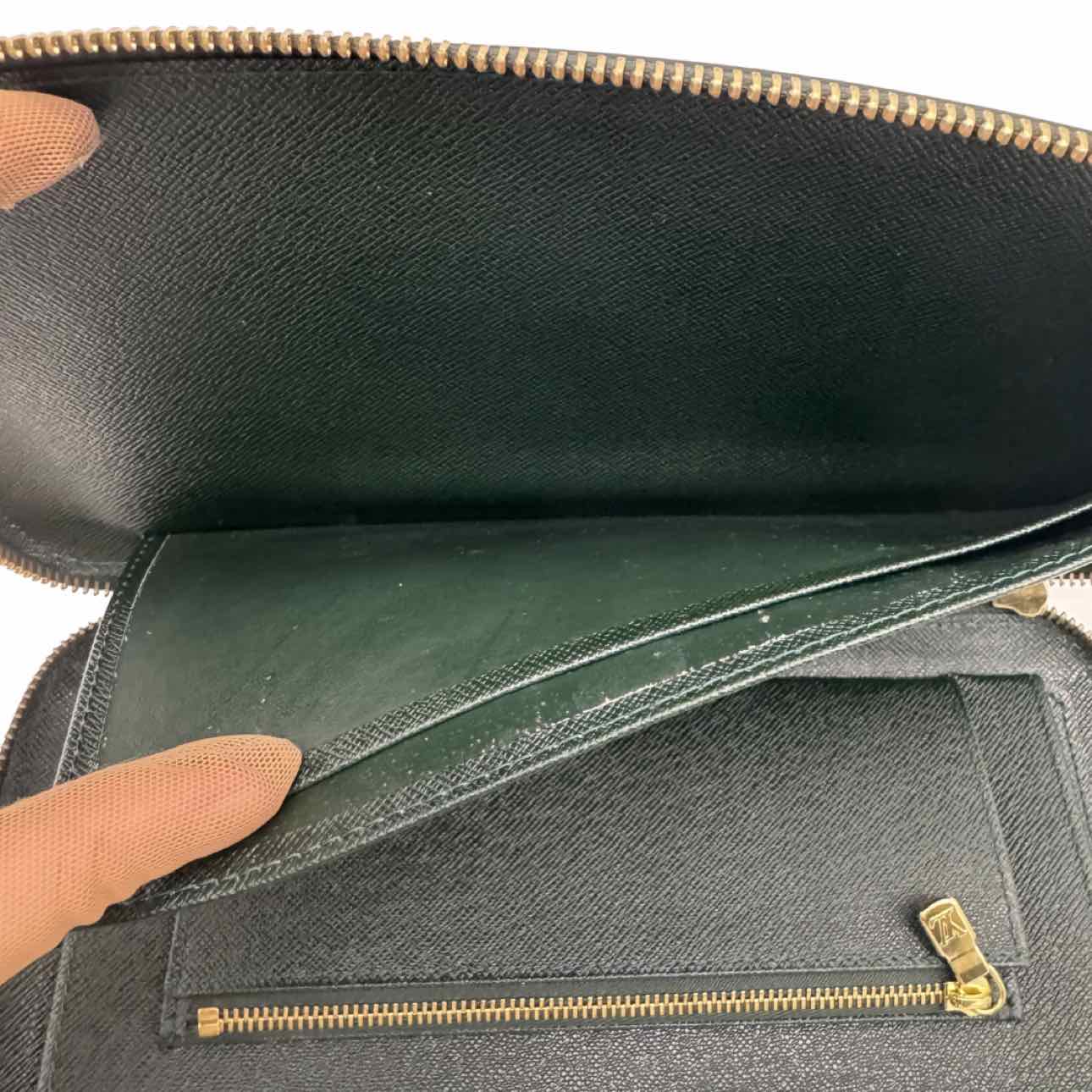 LOUIS VUITTON Taiga Atholl Organizer Epicea