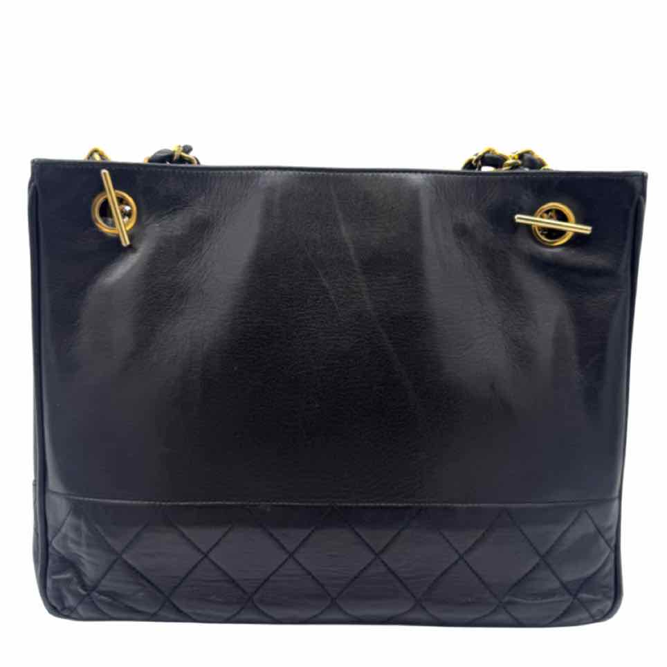 CHANEL Lambskin Matelasse Shoulder Bag Black