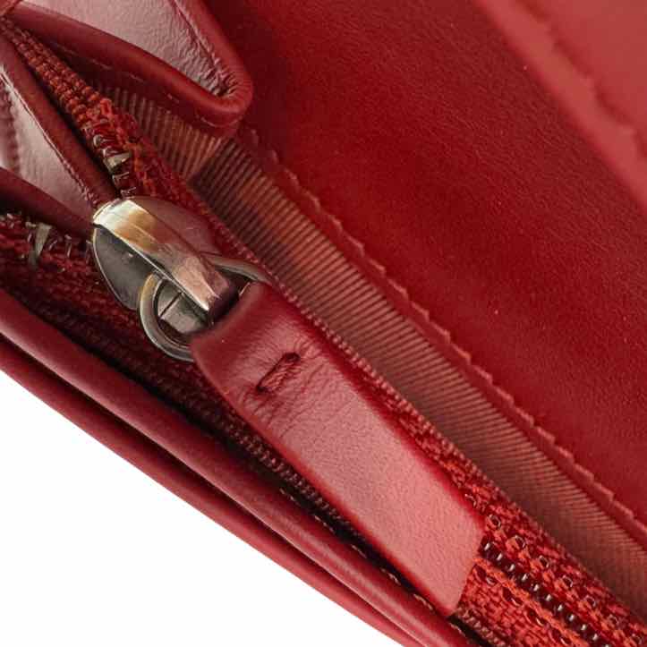 CHANEL Caviar Matelasse Wallet Red Silver HW (Pre-Owned)