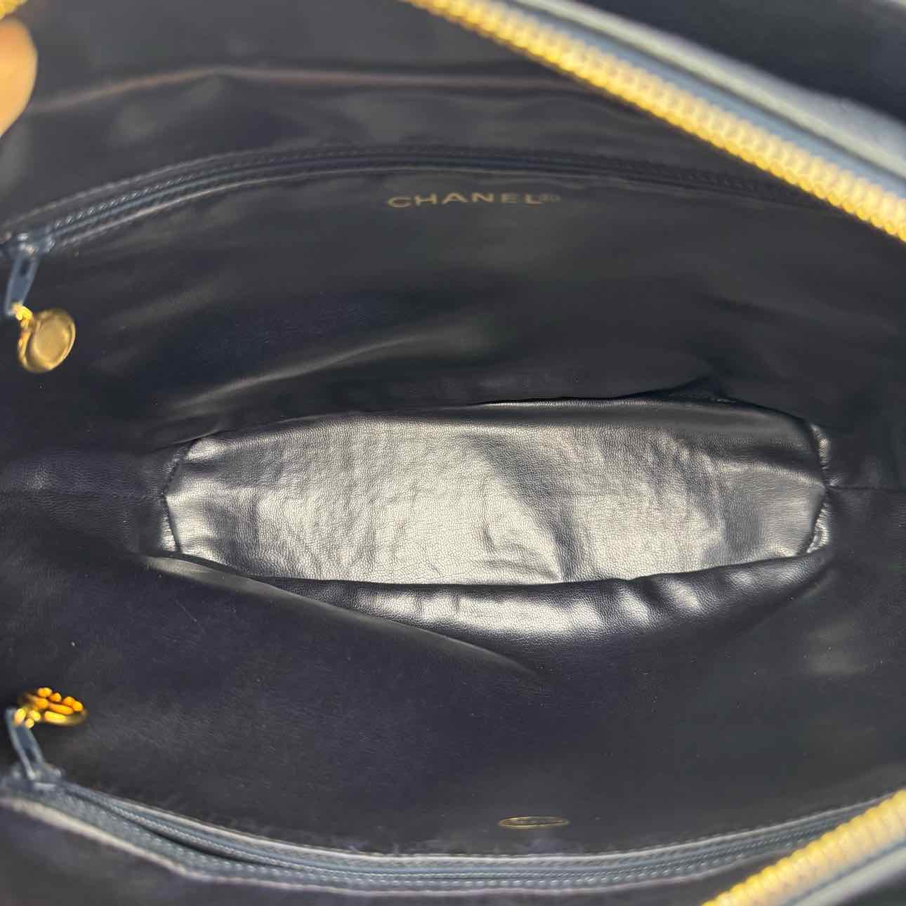 CHANEL Caviar Chain Shoulder V Stitch Bag (Pre-Owned)