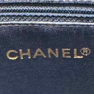 CHANEL Caviar Chain Shoulder V Stitch Bag (Pre-Owned)