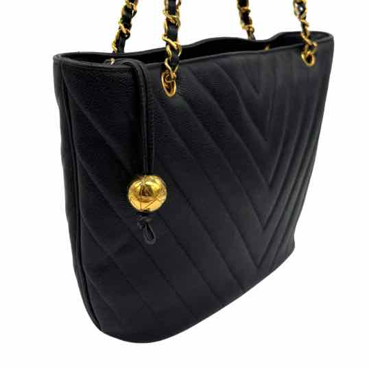 CHANEL Caviar Chain Shoulder V Stitch Bag (Pre-Owned)