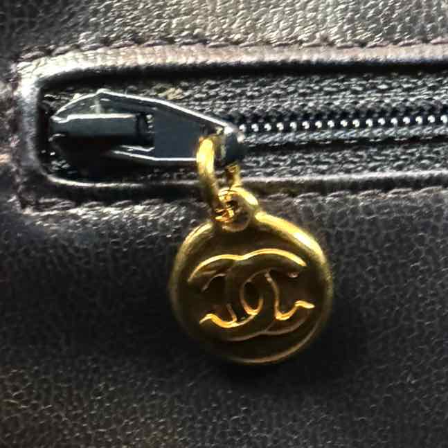 CHANEL Caviar Chain Shoulder V Stitch Bag (Pre-Owned)