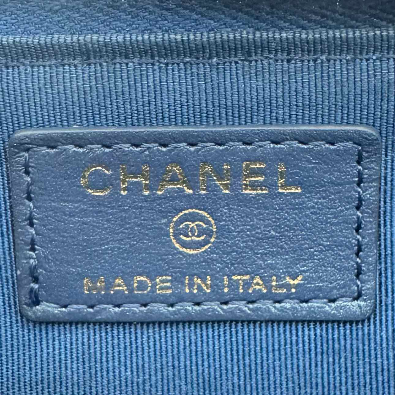 CHANEL Iridescent Caviar Quilted Zipped Key Holder Blue