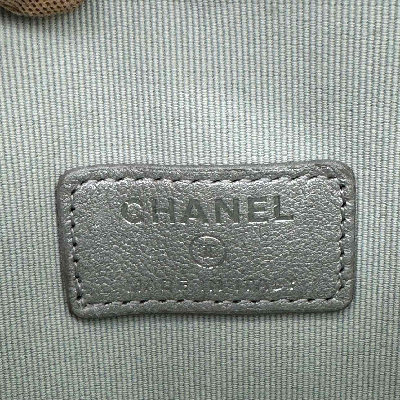 CHANEL Quilted Metallic Lambskin Heart In Love S25 Clutch On Chain Silver