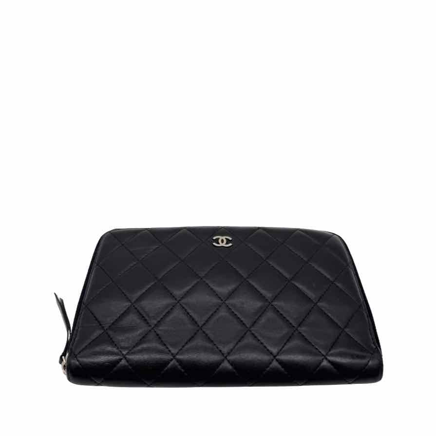 CHANEL Quilted Zip Around Organizer Wallet (Pre-Owned)
