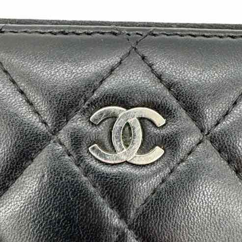 CHANEL Quilted Zip Around Organizer Wallet (Pre-Owned)