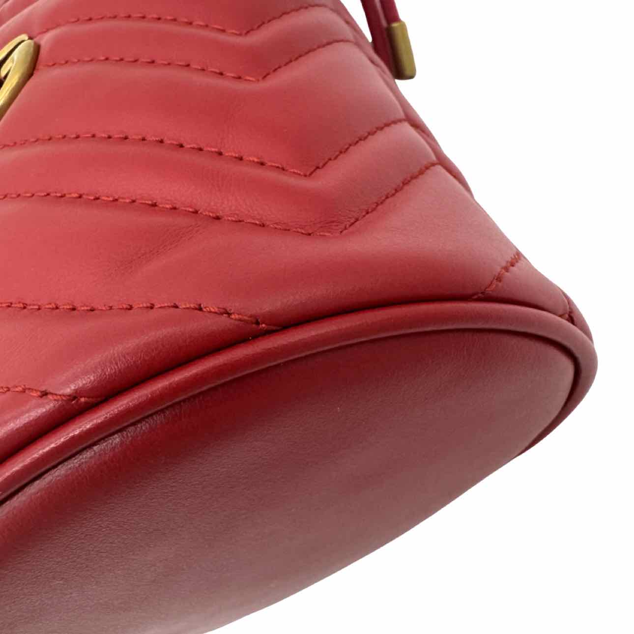 GUCCI Calfskin Matelasse Mini GG Marmont Bucketbag Red