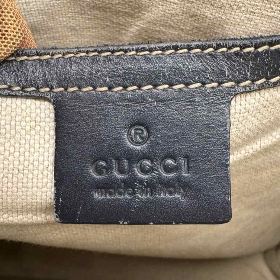 GUCCI Coated Canvas GG Supreme Messenger Bag Blue