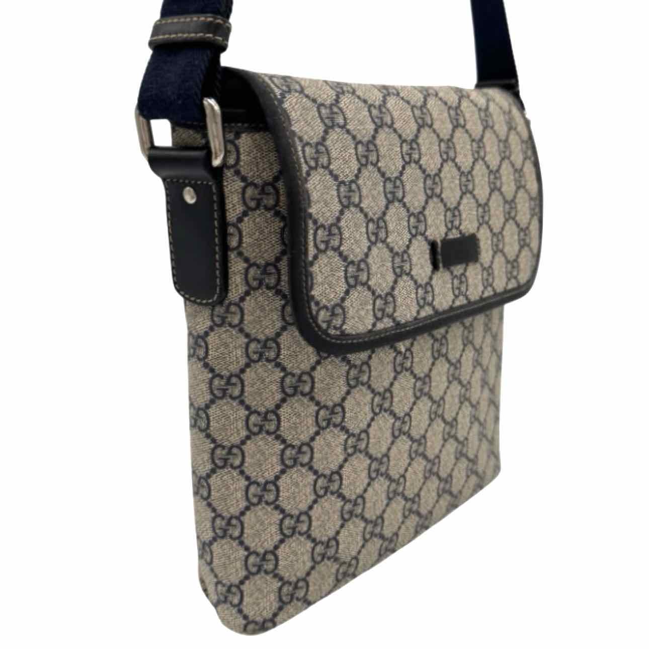 GUCCI Coated Canvas GG Supreme Messenger Bag Blue