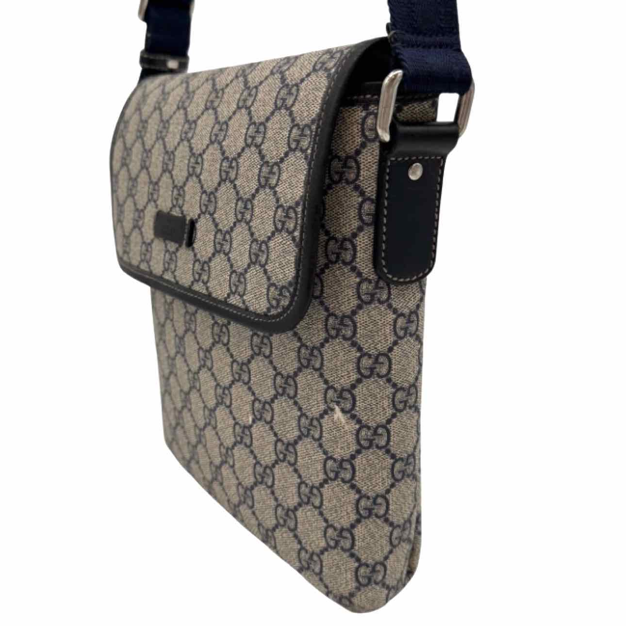 GUCCI Coated Canvas GG Supreme Messenger Bag Blue