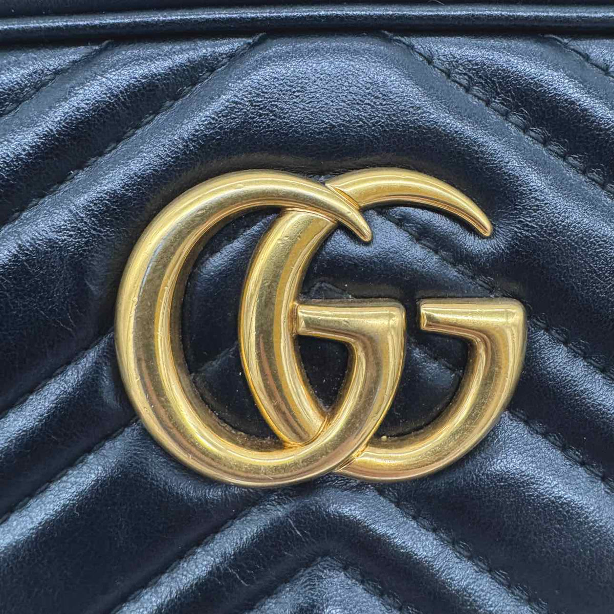 GUCCI  Matelasse Chevron GG Marmont Small Camera Bag Black