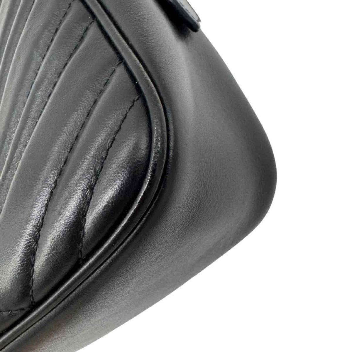 GUCCI  Matelasse Chevron GG Marmont Small Camera Bag Black