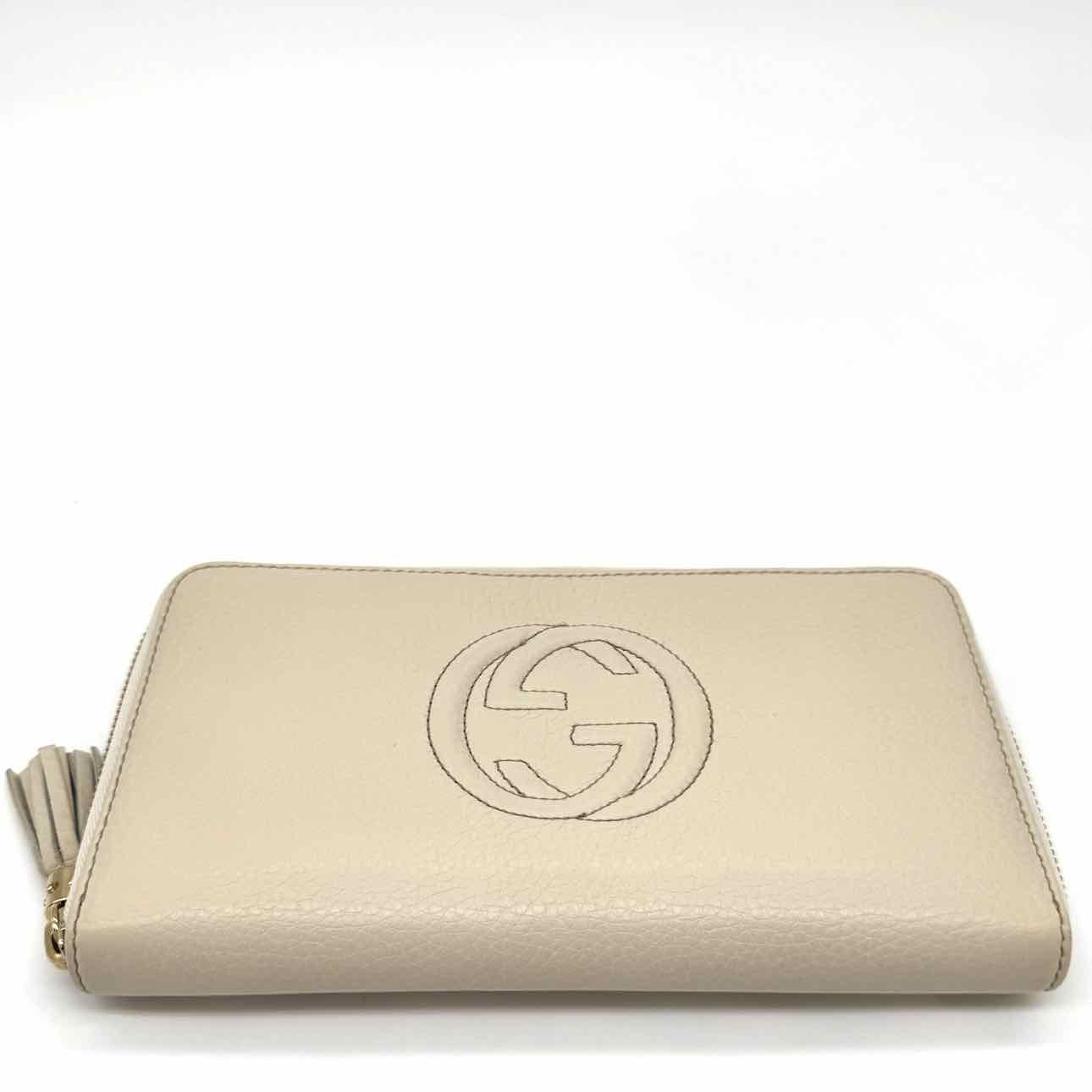 GUCCI Pebbled Calfskin Medium Soho Zip Around Wallet White