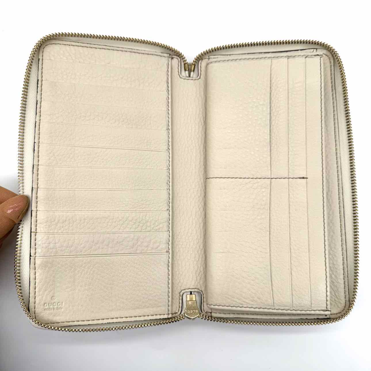 GUCCI Pebbled Calfskin Medium Soho Zip Around Wallet White