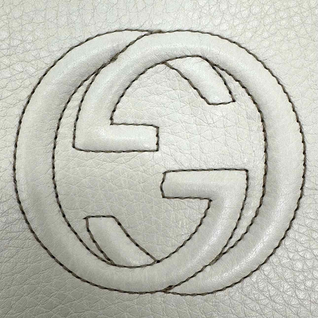 GUCCI Pebbled Calfskin Medium Soho Zip Around Wallet White