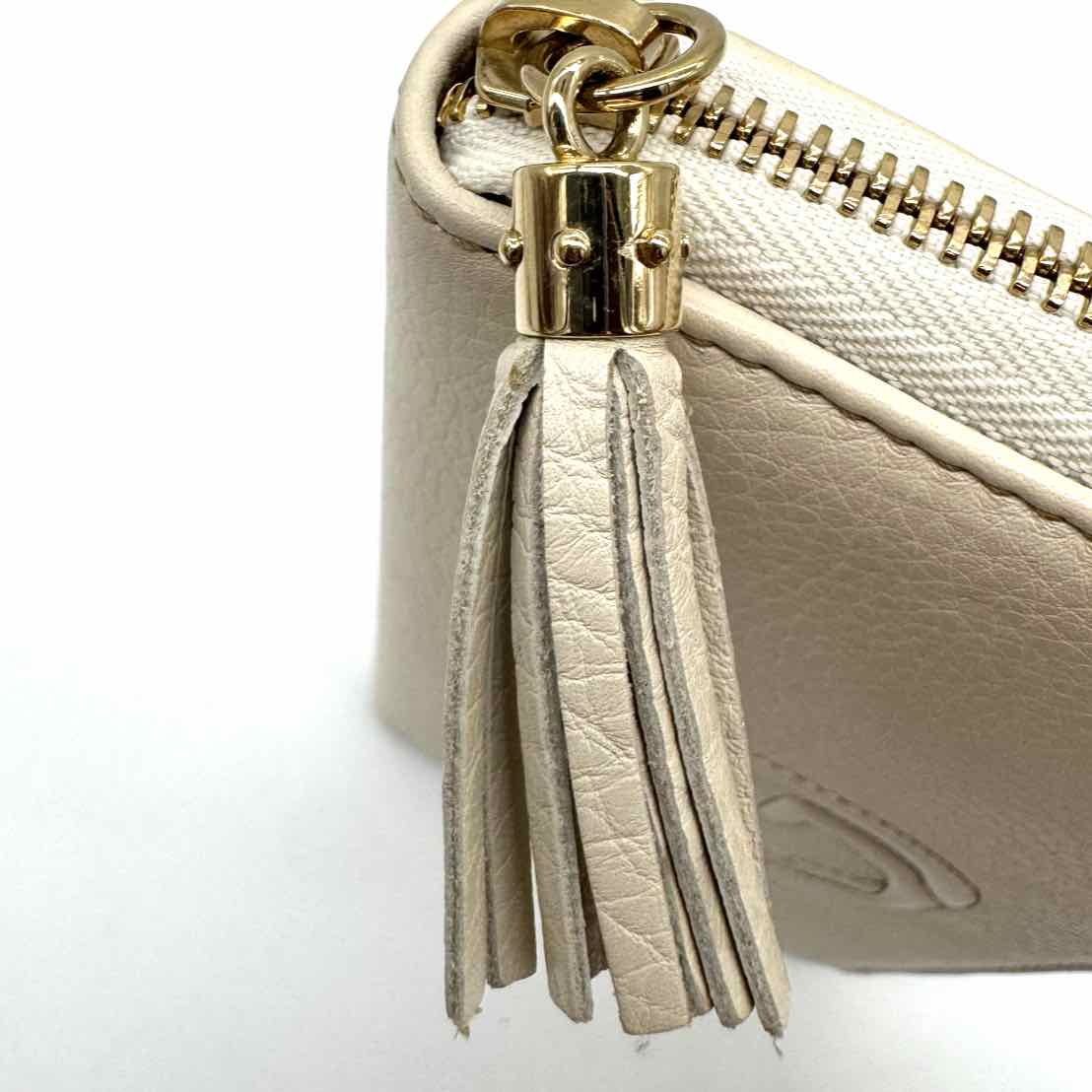 GUCCI Pebbled Calfskin Medium Soho Zip Around Wallet White